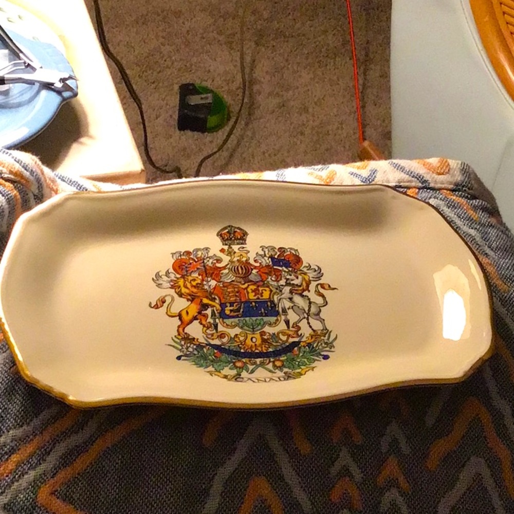1930-50 Canadian Crest tray. Royal Winton England. 8x5in EC No signs of wear